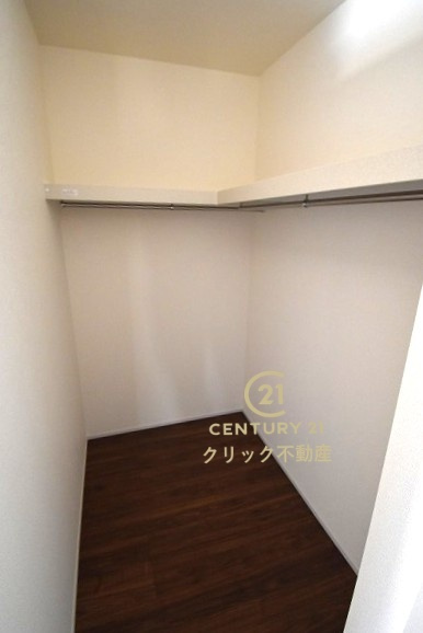 リーブルガーデン  笠間駅前　1期　4の収納|人気のウォークインクローゼット配備。服だけでなく、帽子やバッグなどもまとめて管理することができます。おしゃれが楽しくなりますね♪