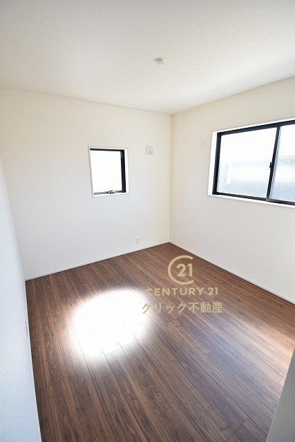 リーブルガーデン  笠間駅前　1期　4の洋室|採光バッチリ・通風良好です。
たっぷり差し込む陽光がお部屋を明るく照らします！