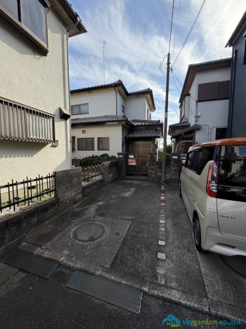 厚木市長谷　中古戸建の駐車場