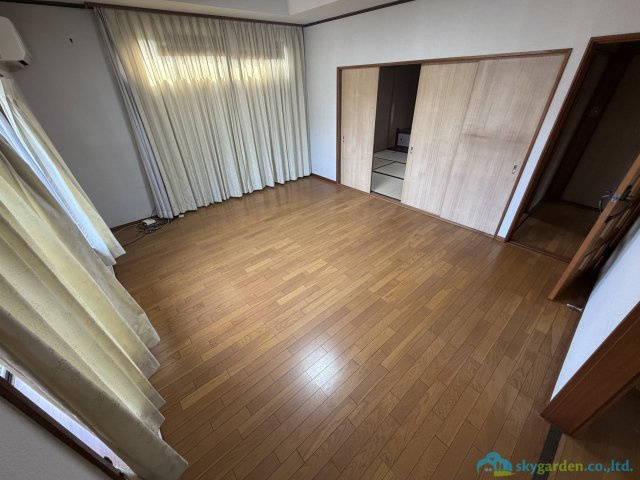 厚木市長谷　中古戸建の居間・リビング