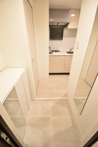 アドバンス上町台シュタットの玄関