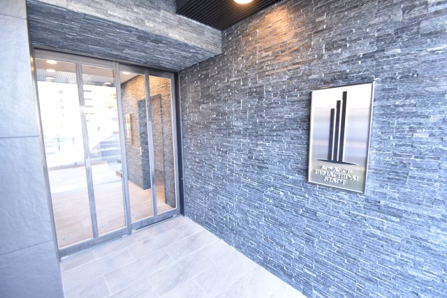 アドバンス上町台シュタットのエントランス
