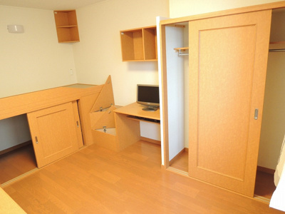 【内装】 | オブリカーサ | 1階はフローリング、2階以上はカーペットタイプとなります。