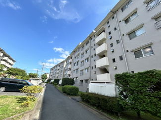 【外観】 | 忙しく過ぎゆく日常を置き去るほど、ゆったりした時間が流れる住環境♪♪『快適』は「家」と「街」と「環境」が調和した時に訪れるだと改めて感じさせてくれます。時間の経過と共に味わいが出る素敵な空間へ！！