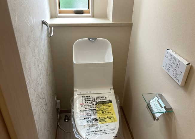 【トイレ】 | トイレは大きさや形、機能、抗菌性などが異なる多種多彩なタイプが各メーカーから出ています。それぞれに良さがあるため、事前にどういったタイプのトイレがいいのかをご家庭内で決めて、内見に行くといいでしょう。