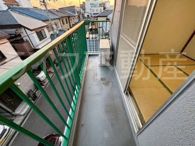 八戸ノ里グリーンハイツのバルコニー|暖かな日差しのふりそそぐバルコニー