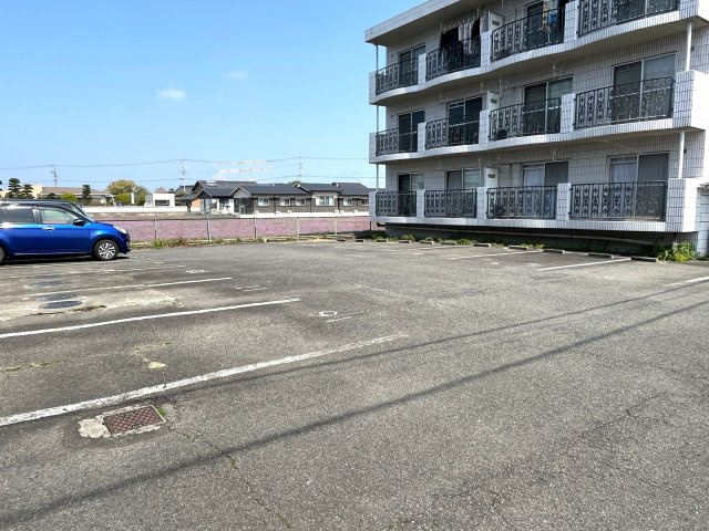 フェアウェードライブⅡの駐車場