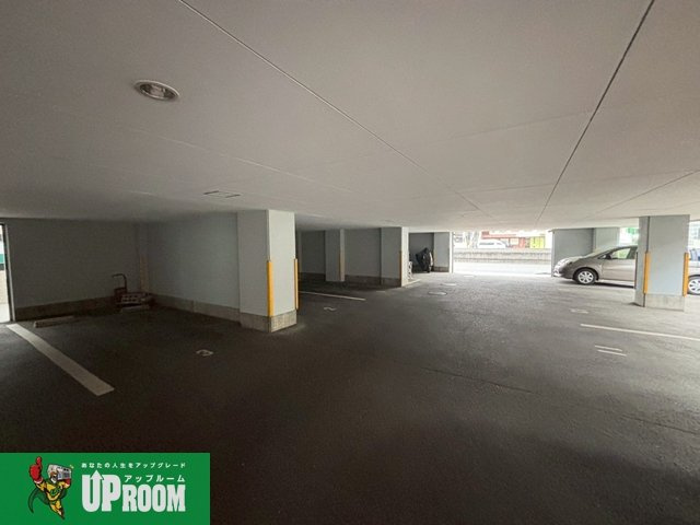 プリミエール勝川2の駐車場