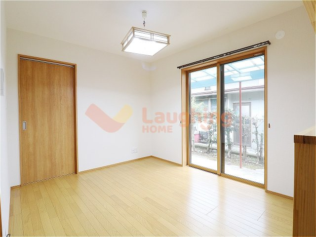 野中町徳瀬貸家の居間・リビング|使いやすい居間です