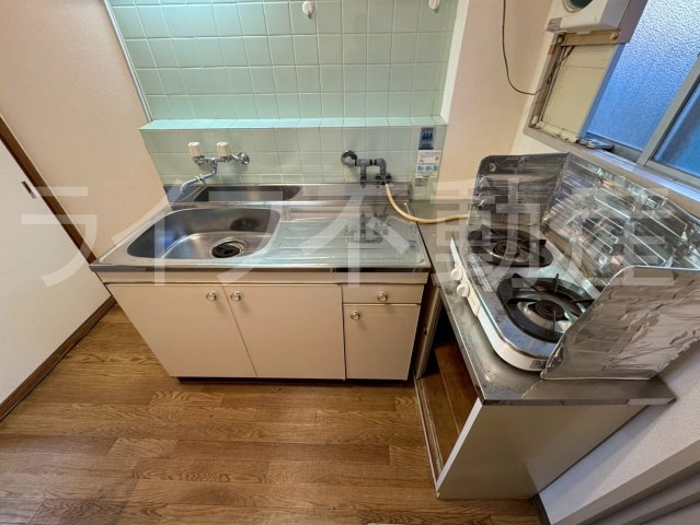 八戸ノ里グリーンハイツのキッチン|コンパクトなキッチンで掃除もラクラク