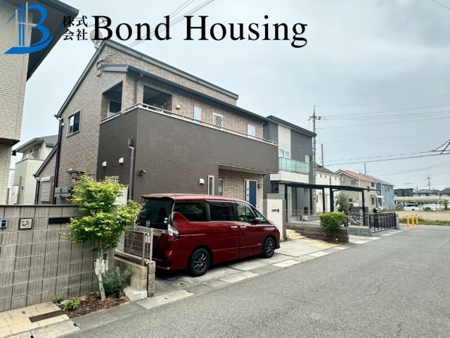 「アイランドキッチン」「太陽光パネルあり」大久保町茜 築10年の前面道路含む現地写真