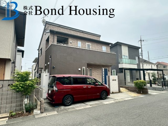 「アイランドキッチン」「太陽光パネルあり」大久保町茜 築10年の前面道路含む現地写真