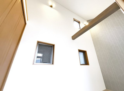 【洋室】 | 伏見区桃山紅雪町　中古戸建 | 《洋室約4.5帖》洋室は2階に3部屋ございます。どのお部屋も勾配天井で梁を利用した造りになっております。