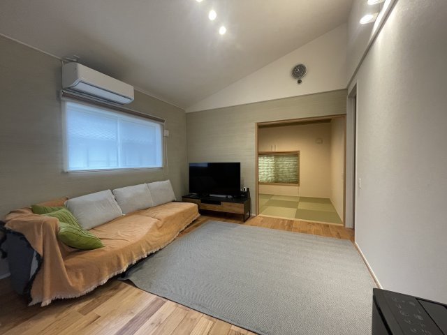 鏡町貝洲　築浅売物件の居間・リビング