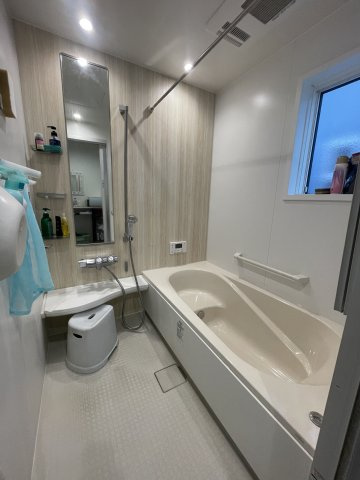 鏡町貝洲　築浅売物件の浴室