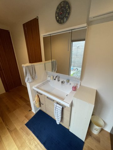 鏡町貝洲　築浅売物件の独立洗面台