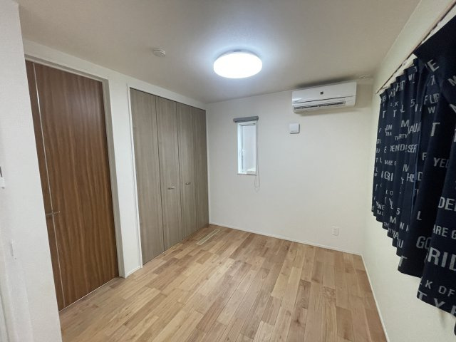 鏡町貝洲　築浅売物件の洋室