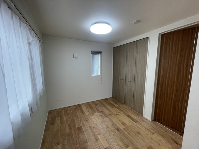 鏡町貝洲　築浅売物件の洋室