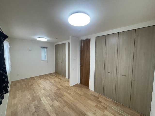 鏡町貝洲　築浅売物件の洋室