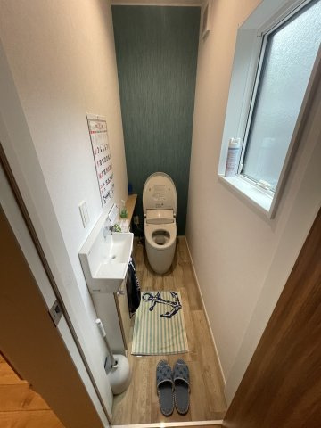 鏡町貝洲　築浅売物件のトイレ