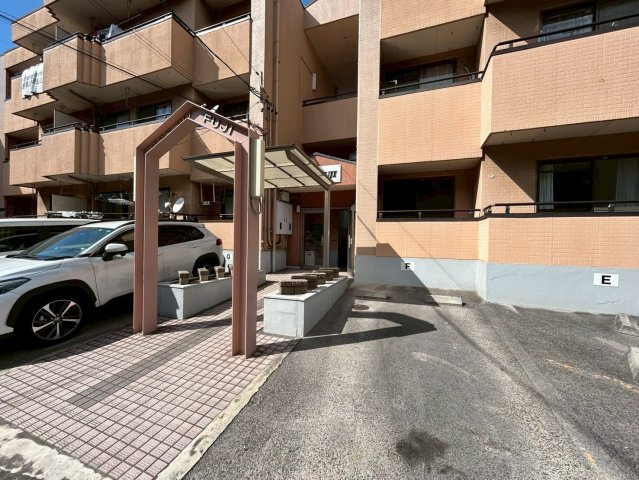 名古屋市港区善進町４丁目の賃貸マンションのエントランス