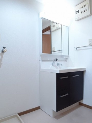 【洗面所】 | カンフォート松島Ⅰ | スペースが確保できる洗面所です