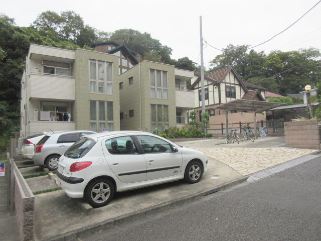 シャンベール北鎌倉１の駐車場|広々とした駐車場