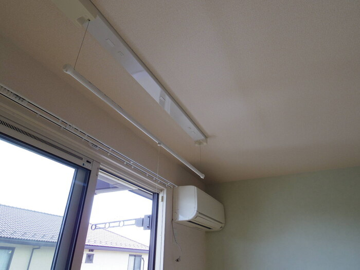 プラート Aの設備|室内物干し・エアコン