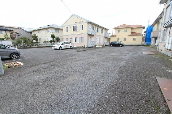 エミネンス高野台の駐車場