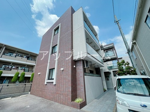 ファミーユ八光の外観