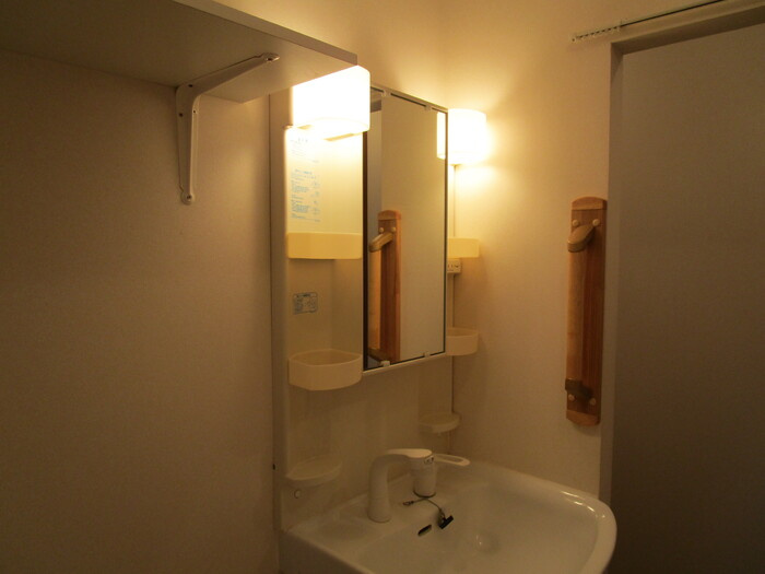 コンフォール竹松Ⅲ棟の洗面所|※室内画像は別号室のもの