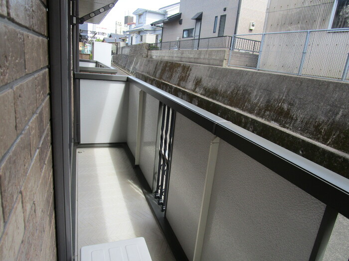 コンフォール竹松Ⅲ棟のバルコニー|※室内画像は別号室のもの