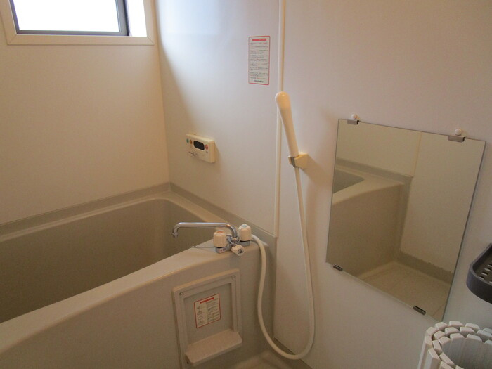 コンフォール竹松Ⅲ棟の浴室|※室内画像は別号室のもの