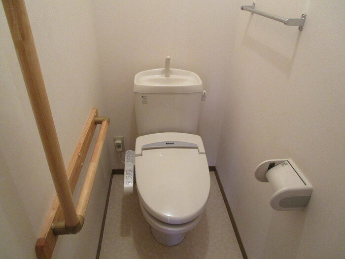 コンフォール竹松Ⅲ棟のトイレ|※室内画像は別号室のもの