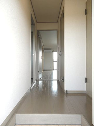 ドムールT’s1の玄関|収納もある玄関です