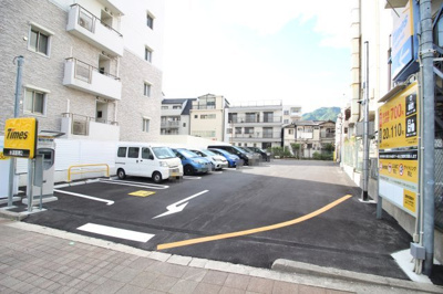 【周辺】 | コアロード王子 | 物件隣にはコインパーキング