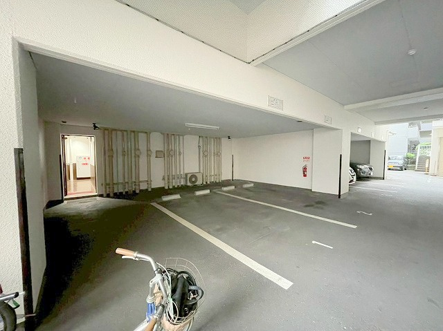 ローズコーポ新大阪第5の駐車場