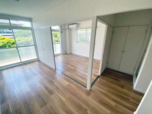 シャンテ中山の居間・リビング|こちらのリビングで趣味の時間をお楽しみください