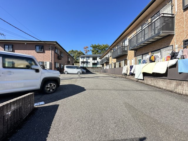 フォブールいちのみや B棟の駐車場