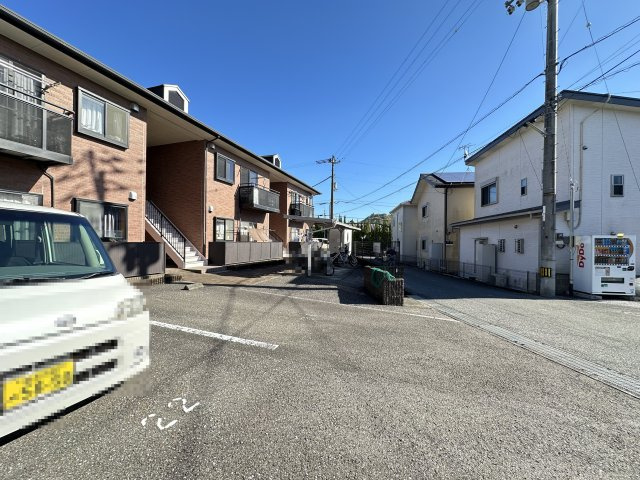 フォブールいちのみや B棟の駐車場