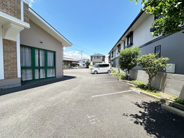 カーサ・ローズヴェールの駐車場