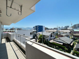 【展望】 | 南向きのバルコニーは陽当り良好で、たっぷりのお洗濯物もよく乾きます