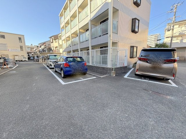 リセスコート1の駐車場