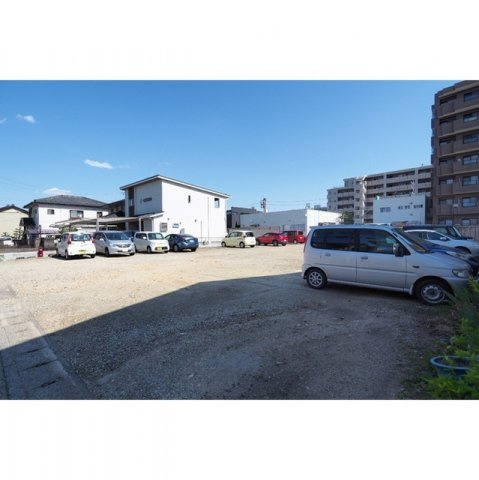 各務原市那加昭南町の駐車場の外観