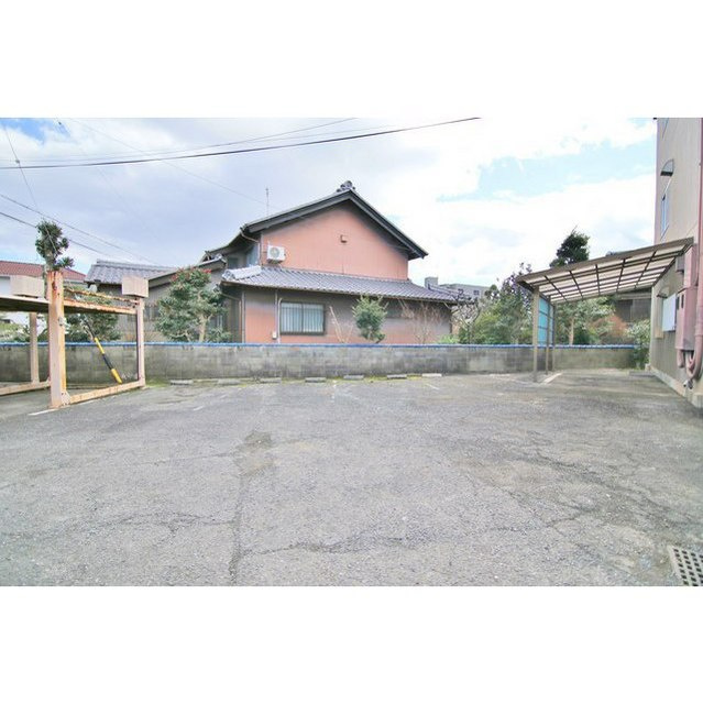 カルフール則武の駐車場