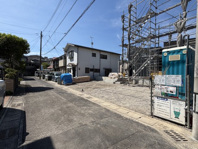 【前面道路含む現地写真】