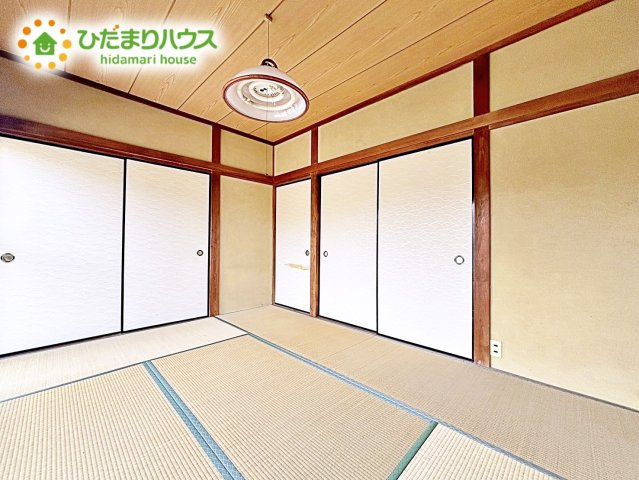 【寝室】 | 笠間市旭町　中古戸建 | 大きなベッドを置いても余裕の広さの主寝室♪♪