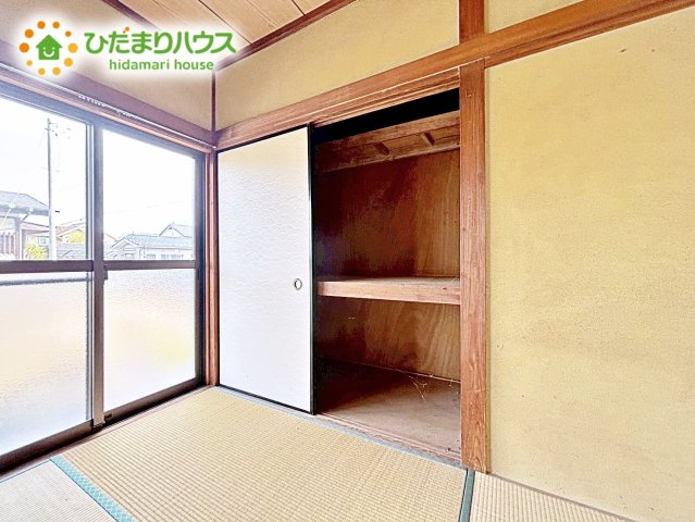 【収納】 | 笠間市旭町　中古戸建 | 小物類から掃除機やシーズンオフの暖房器具といった大きいものまで1か所に収納できる、機能的な大容量クローゼット付き(^^♪光の影響を受けにくいので、物の保存に最適♪
