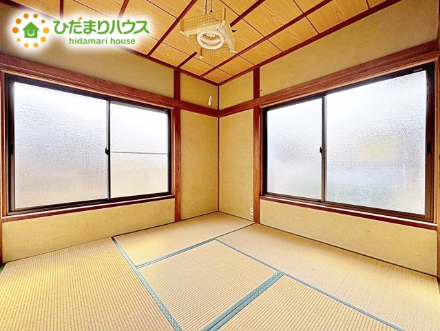 【和室】 | 笠間市旭町　中古戸建 | 二面採光の設計で明るい時間帯は陽が入り、リラックス出来るお部屋となっています。