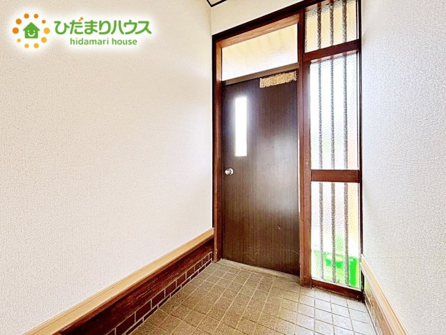 【玄関】 | 笠間市旭町　中古戸建 | 玄関がひろいので親子で並んで仲良く靴が履けますね(^^)/